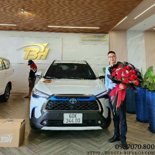 08/2023 - BÀN GIAO TOYOTA CROSS 1.8HV VỀ GĐ CHỊ THƠM VÀ ANH XÃ (Biên Hòa)