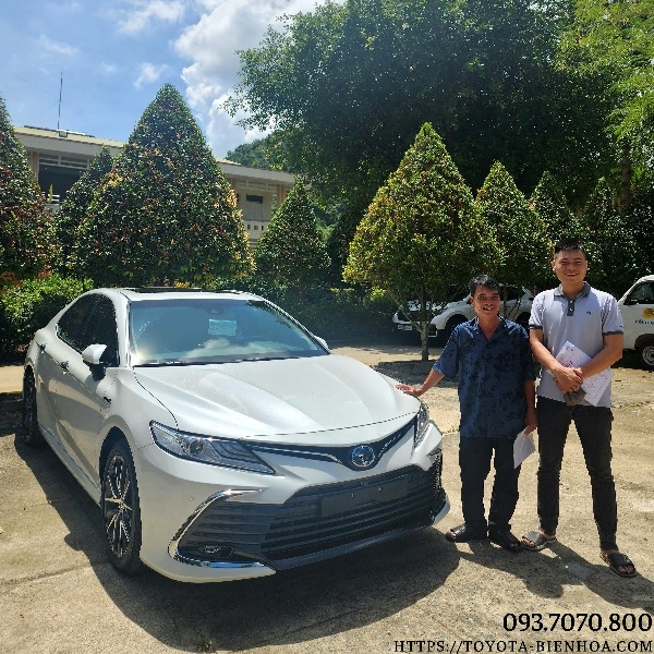 09/2023 - BÀN GIAO TOYOTA CAMRY 2.5HV HYBRID VỀ KHÁNH HÒA GĐ ANH HỒNG