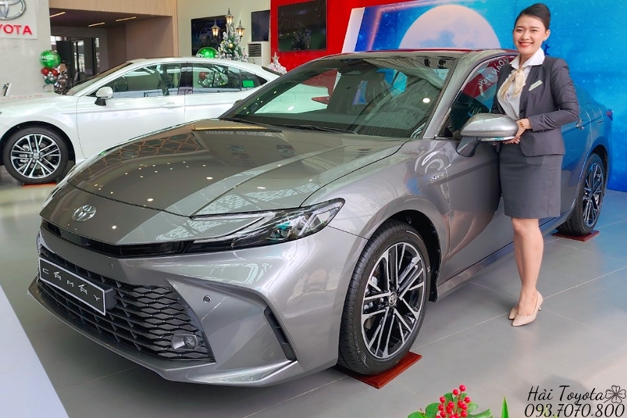 CAMRY 2025 <BR/> GIÁ: 1,105,000,000