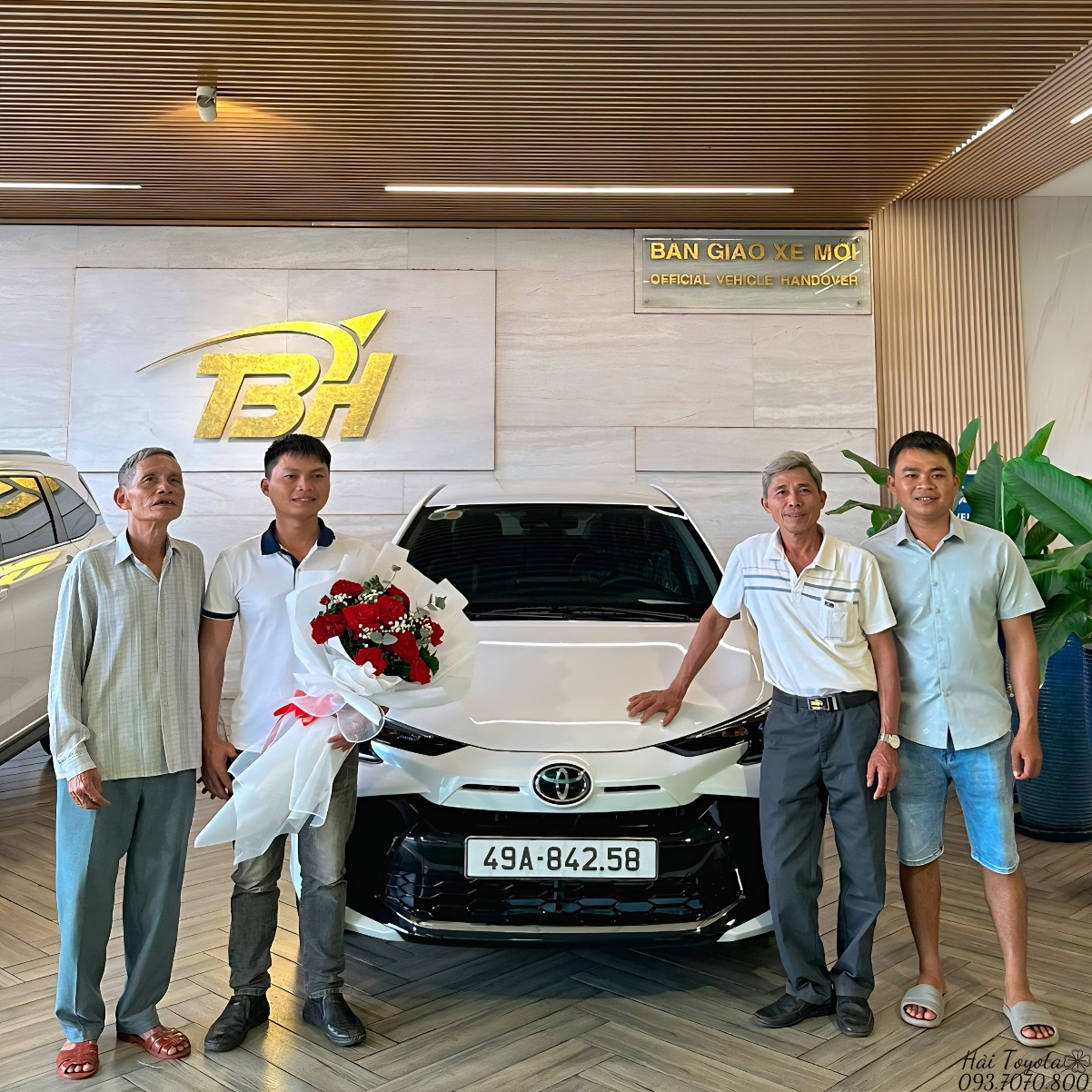 08/2025 - BÀN GIAO TOYOTA VIOS 1.5G VỀ BẢO LỘC CÙNG GĐ ANH THẮNG