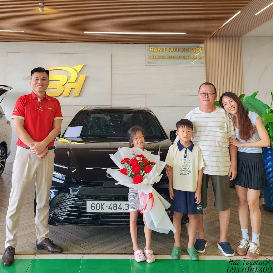 08/2025 - BÀN GIAO TOYOTA CAMRY 2.5HEV VỀ VỚI CHỊ QUỲNH