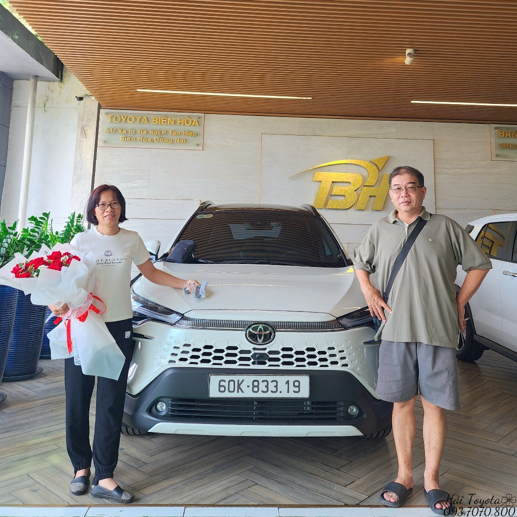 09/2025 - BÀN GIAO TOYOTA COROLLA CROSS 1.8V VỀ CHỊ LOAN.