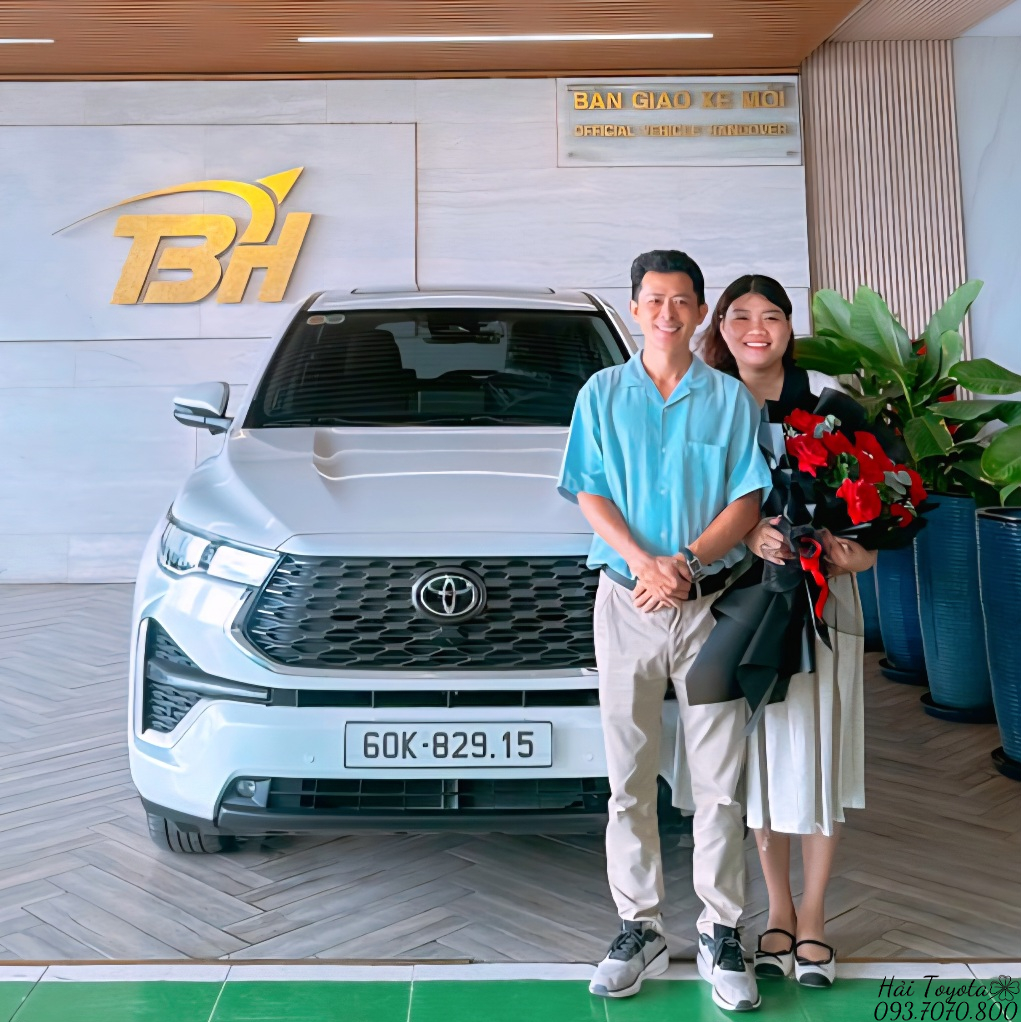 09/2025 - BÀN GIAO TOYOTA INNOVA CROSS 2.0HEV VỀ CÙNG GĐ CHỊ BÌNH YÊN.