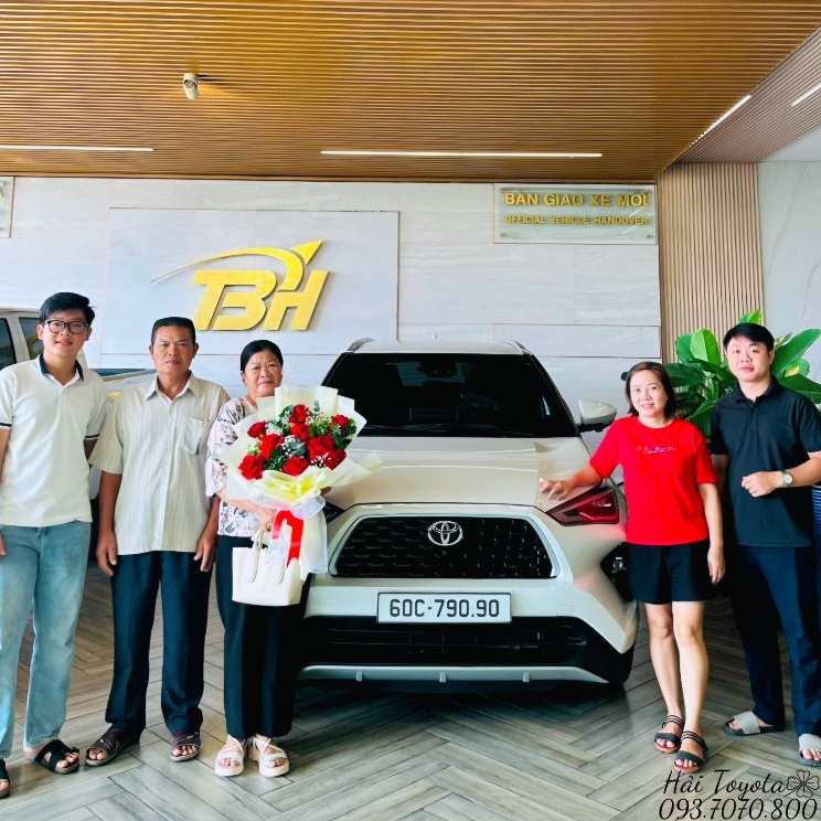 10/2025 - BÀN GIAO TOYOTA YARIS CROSS 1.8V VỀ CÙNG GĐ BẠN HINH 2K.