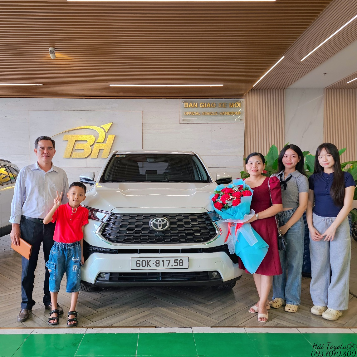 10/2025 - BÀN GIAO TOYOTA INNOVA CROSS 2.0V VỀ VỚI GĐ ANH THỊNH.