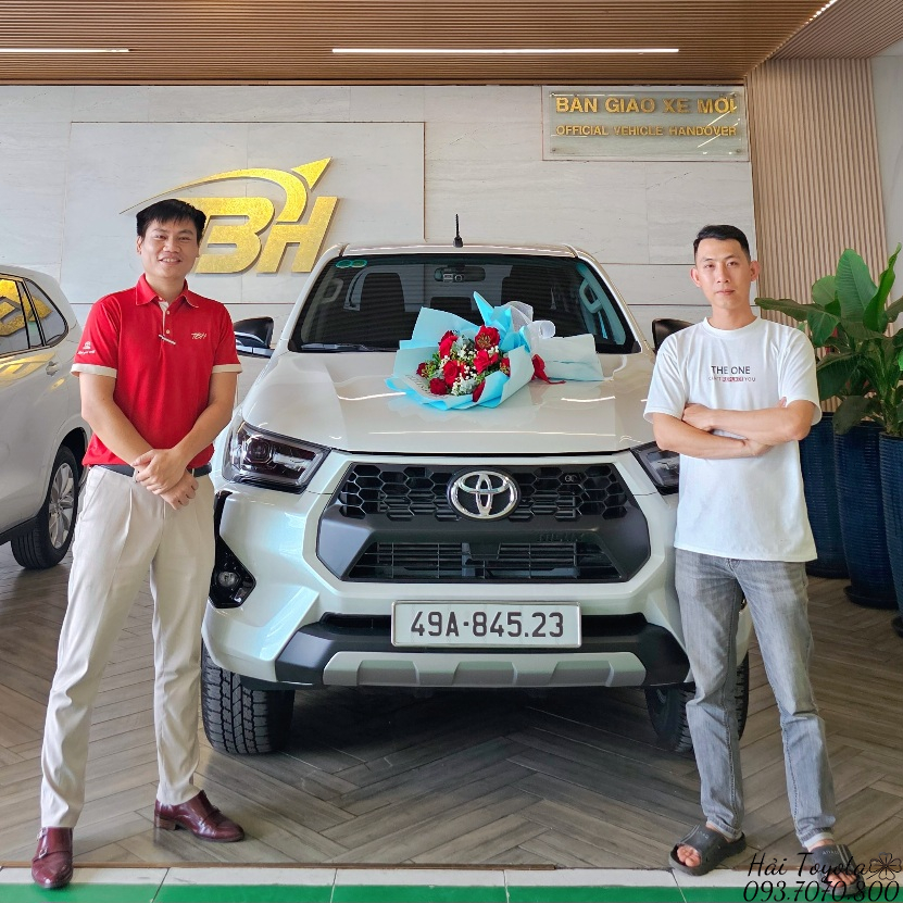 10/2025 - BÀN GIAO TOYOTA HILUX 2.4AT VỀ VS ANH THỊNH - LÂM ĐỒNG.