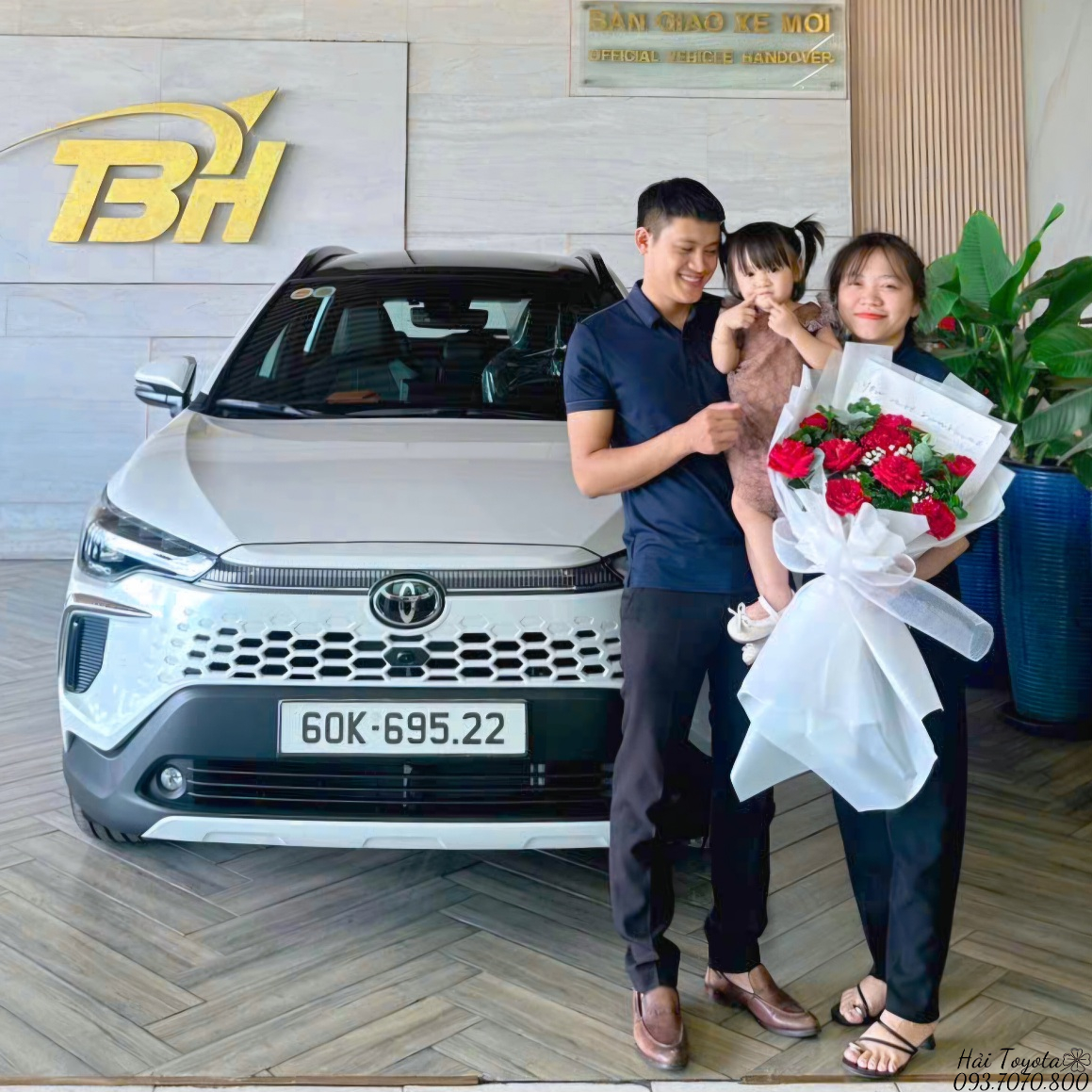 10/2025 - BÀN GIAO TOYOTA COROLLA CROSS VỀ GĐ ANH HUỆ.