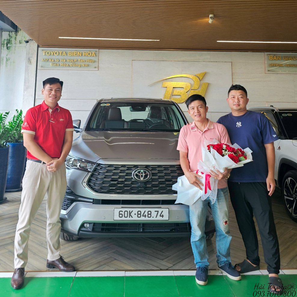 11/2025 - TOYOTA INNOVA CROSS 2.0V - GIAO VỀ CTY CAO SU MÀU.