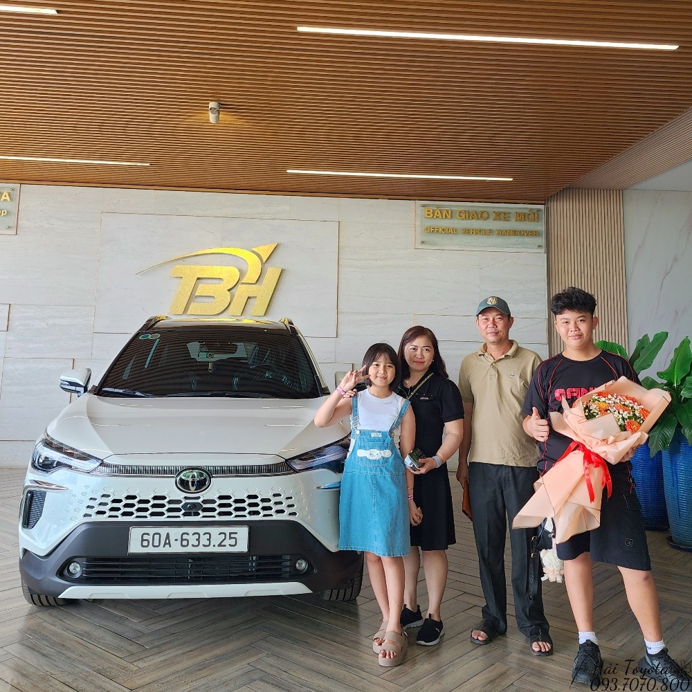 03/2025 - BÀN GIAO TOYOTA COROLLA CROSS 1.8V VỀ GĐ CHỊ TUYỀN (BIÊN HÒA).