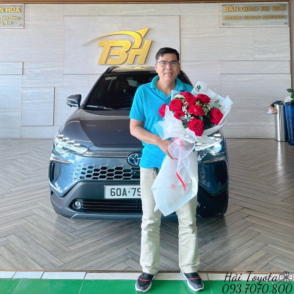 30/4 - BÀN GIAO TOYOTA CROSS 1.8HEV HYBRID VỀ VS CHÚ THỨC (BIÊN HÒA).