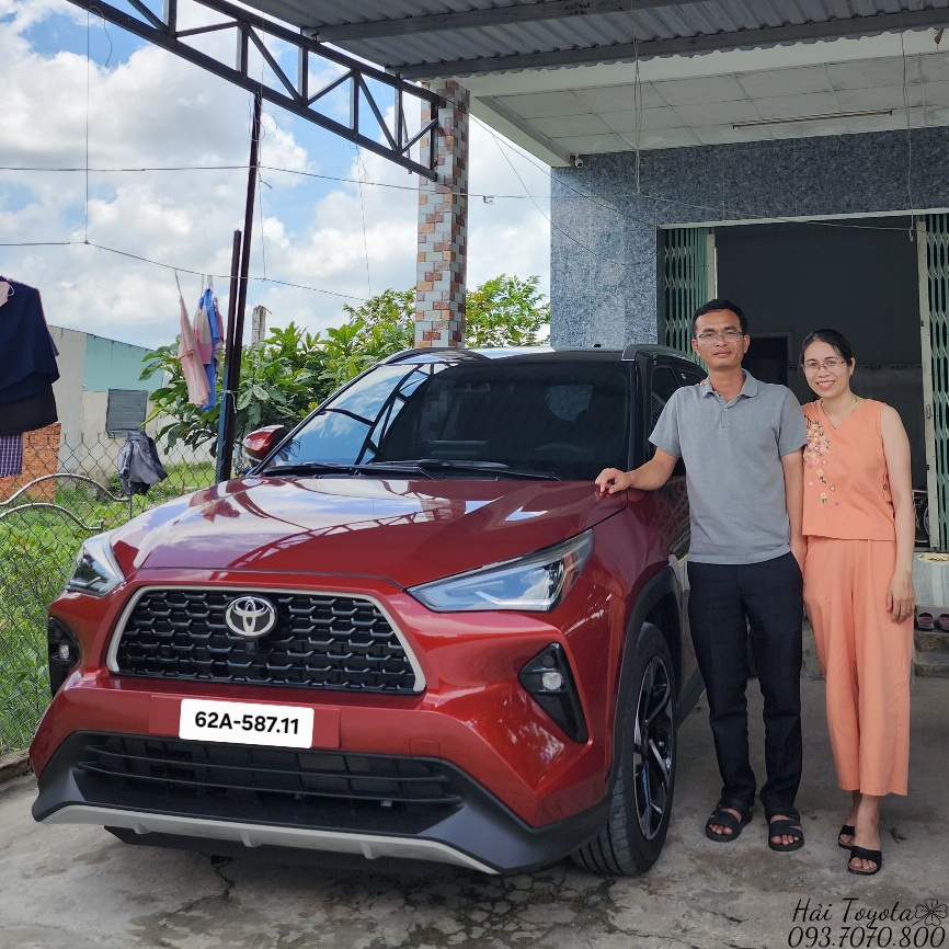08/2025 - BÀN GIAO TOYOTA YARIS CROSS VỀ LONG AN CHO GĐ ANH LUYỆN.