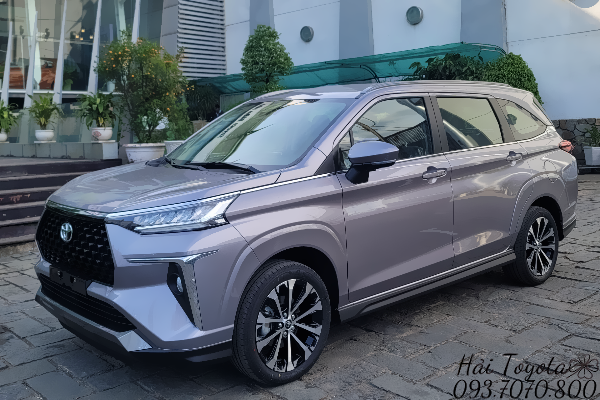 Toyota Veloz Cross 2022: MPV lai SUV cao cấp